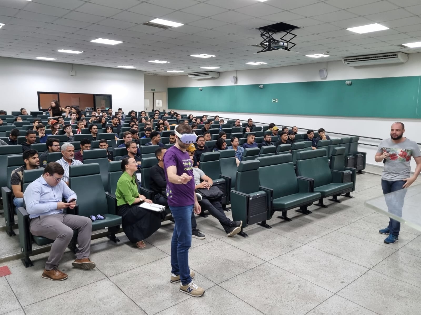 Apresentação da Jornada de Desenvolvimento da Vholom: Da Concepção à Implementação em Procedimentos Cirúrgicos